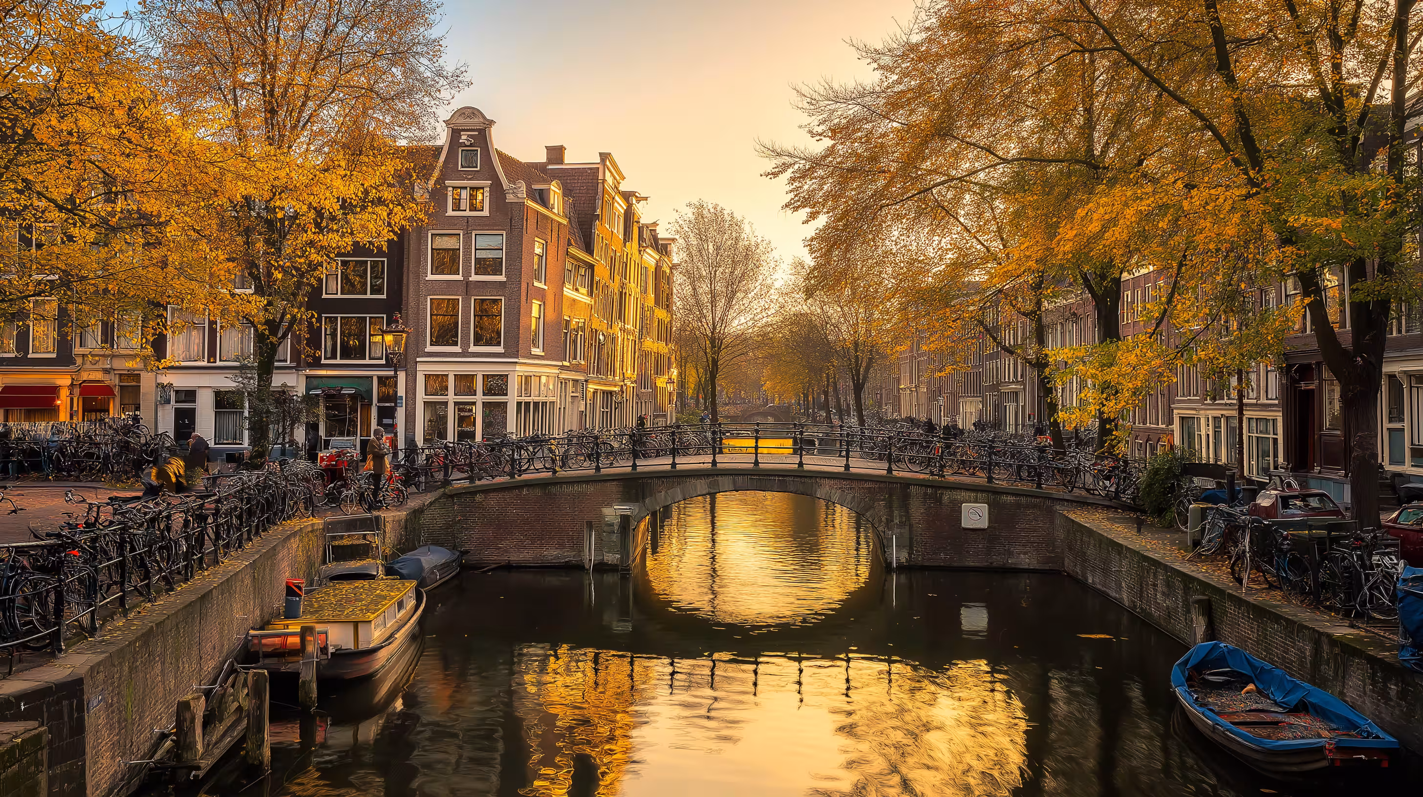 Amsterdam Reiseguide: Grachten, Museen & Geheimtipps