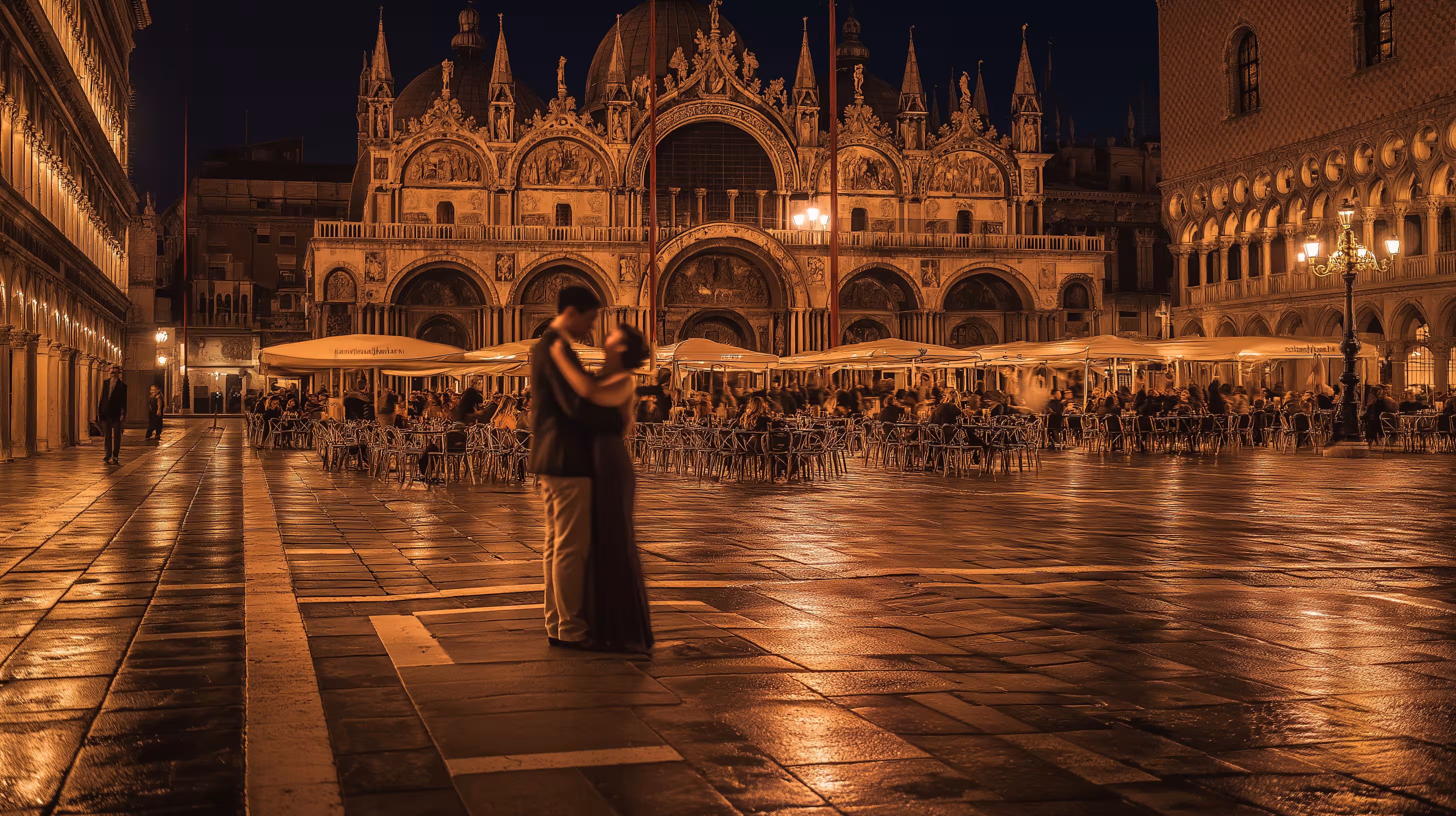 Venedig: Romantische Gondelfahrten und Zeitlose Liebe in der Lagunenstadt